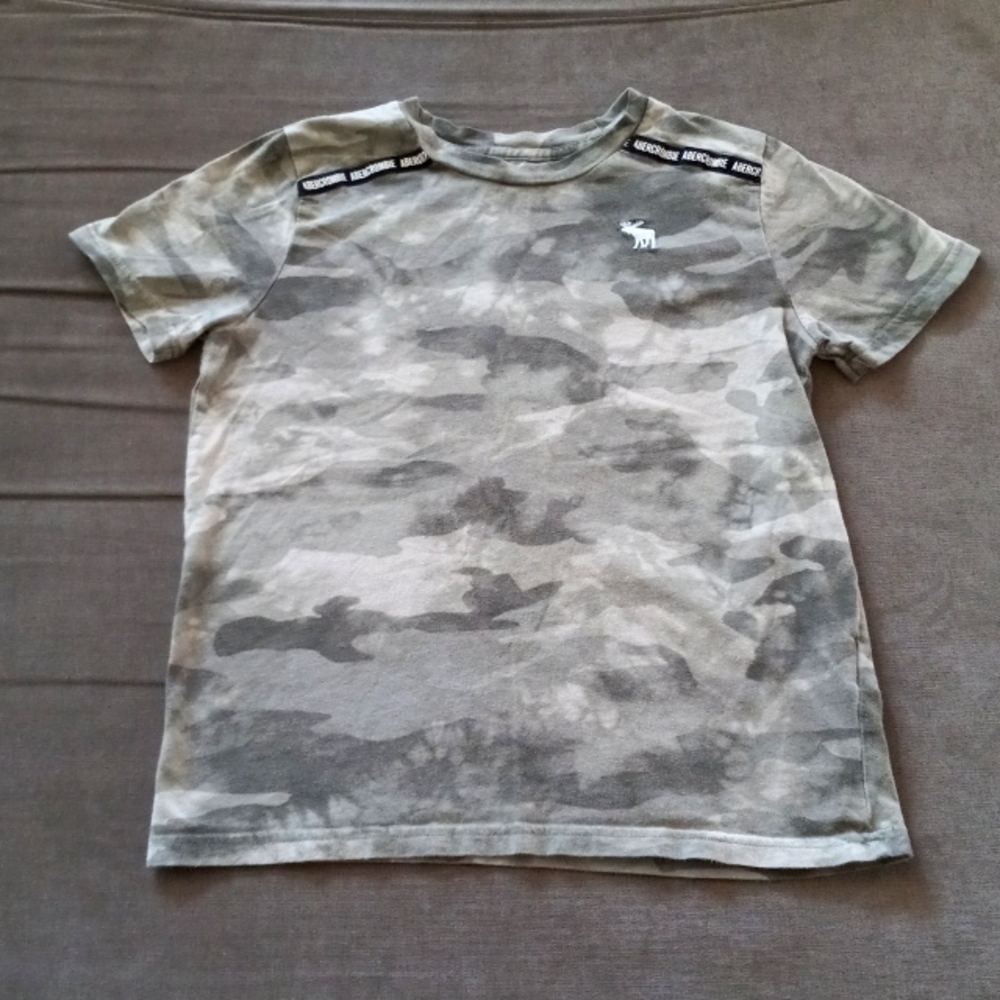 Boys abercrombie size 11/12 tshirt
